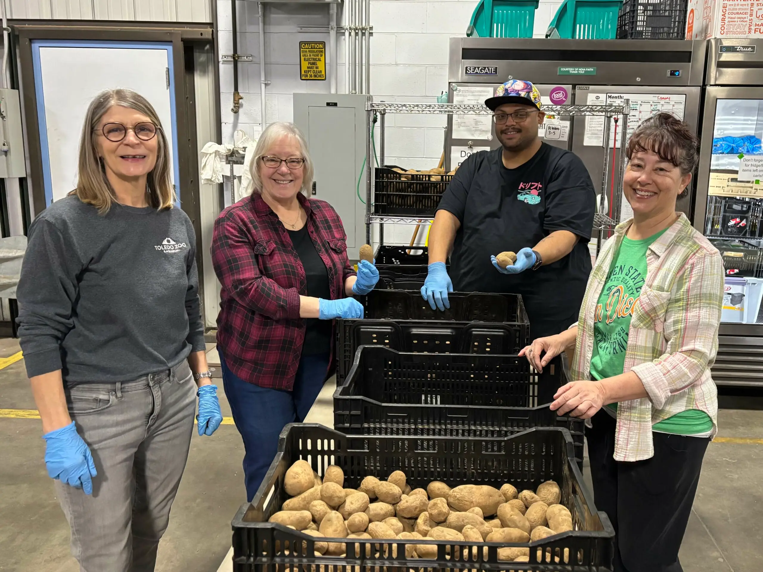 Food For Thought volunteers working together